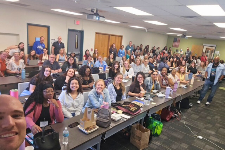 Large group of faculty, staff and students in the MFT and EFT program