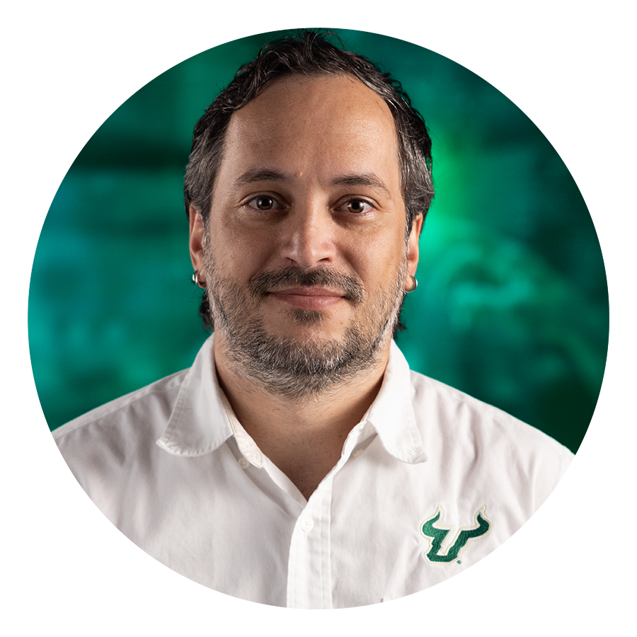 headshot of mauricio pamplona